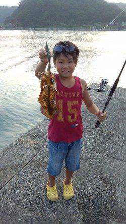 串本有田漁港　エギングでアオリイカ3バイ　小学生3人のキッズ釣果☆