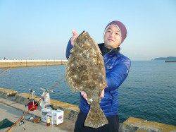 淡路都志漁港で落ちキス狙い、58cmのヒラメも釣れました！