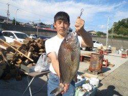底物釣りで立派なコロ鯛キャッチ！萩尾の磯