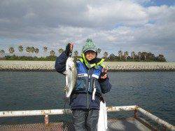 尼崎市立魚つり公園、シラサのウキ釣りでハネ