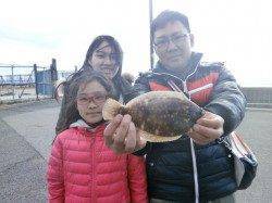 大阪南港魚つり園　22cmのカレイの釣果
