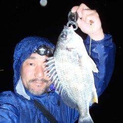 大阪南港 雨の中でしたがチニングでキビレ2匹