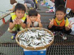 尼崎市魚つり公園　サビキのアジ・イワシは絶好調