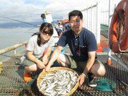 アジイワシが２００匹！　尼崎市立魚つり公園