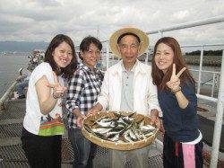 尼崎市立魚つり公園　朝一時間ほど良い型のアカアジの回遊ありました