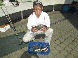 尼崎市立魚つり公園　のませでスズキ・ハネ　フカセでチヌの釣果