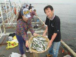 爆釣サヨリ１８０匹！　尼崎市立魚つり公園