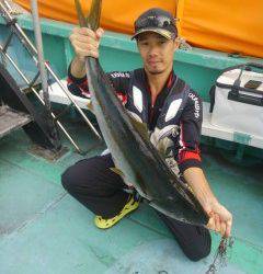 岸和田一文字　沖の北のノマセ釣りでメジロ85センチ！