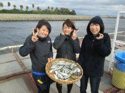 尼崎市立魚つり公園　サヨリ好調　グレも釣れ出しました