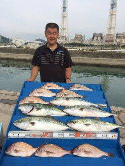 マリーナシティ海洋釣り堀　タイとメジロたくさん釣れました！
