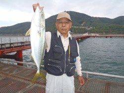 ノマセ釣りでメジロ62cm！　須磨海づり公園