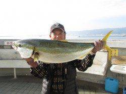 ノマセ好調の尼崎魚つり園　公園記録の97cm・12.2kgのスーパーメタボブリ
