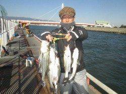 尼崎市立魚つり公園　ウキ釣りでセイゴ14匹とキビレ3匹、タナは4ヒロ