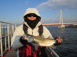 尼崎市立魚つり公園　エビ撒きシーズンの到来、これからは大物の期待も十分