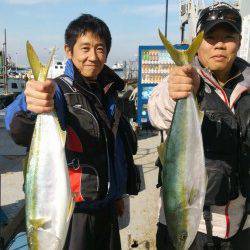 岸和田一文字　沖の北でアジのノマセ釣り、メジロ64cmが釣れています♪