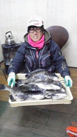 岸和田一文字　中波戸でチヌ好調、49cmまでを8匹の釣果