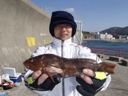 神戸市立平磯海づり公園 投げ釣りでポン級アイナメ