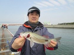尼崎市立魚つり公園 本日貴重な１匹をキャッチ！