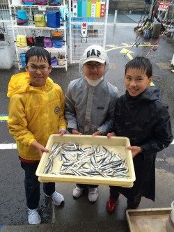 和歌山マリーナシティ海釣り公園 雨でもサビキ釣り楽しめました♪