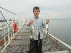 尼崎市立魚つり公園 ウキ釣りでハネ２匹＆セイゴ