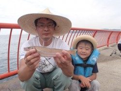 神戸市立平磯海づり公園 投げ釣りでキス27ｃｍ！！