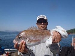 神戸市立須磨海づり公園 ウキ流し釣りでマダイの釣果