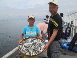 尼崎市魚つり公園　サビキでアジ・イワシ大爆釣
