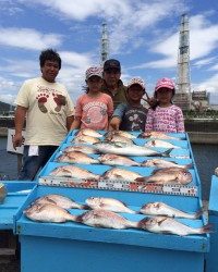 和歌山マリーナシティ海洋釣り堀　マダイ20匹！