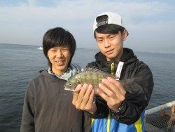 尼崎市立魚つり公園、サビキ好釣！