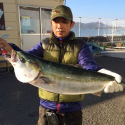 和歌山マリーナシティ海洋釣り堀　ブリの手応え！