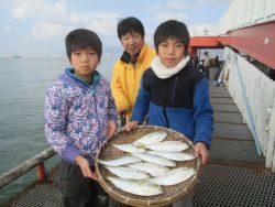 尼崎市魚つり公園　魚種多彩に楽しめます