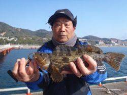 神戸市立須磨海づり公園　ウキ流しでアイナメ