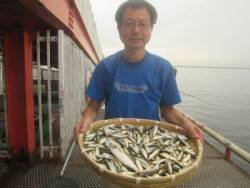 尼崎市立魚つり公園　豆アジ入れ食い