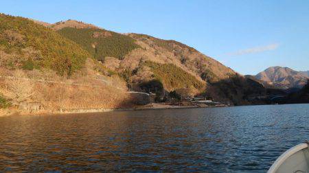 丹沢湖で今シーズン最後のボートワカサギ