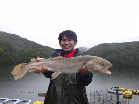 フィッシングレイクたかみや 釣果 広島 広島 淡水 管理釣り場 釣果情報サイト カンパリ