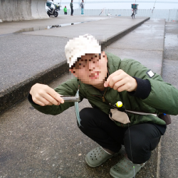 雨の中のサヨリ釣り