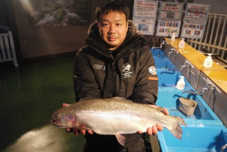 としまえんフィッシングエリア 釣果 東京 東京 淡水 管理釣り場 釣果情報サイト カンパリ