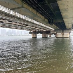 雨の中…
